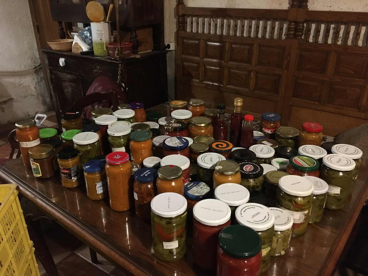 Примерно столько овощных консервов я делаю каждый год. Фото сделано несколько лет назад