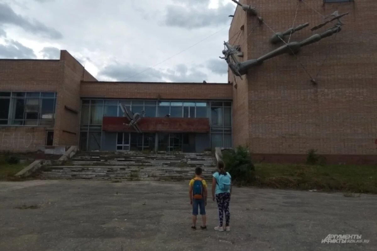    Металлические скульптуры не вернутся на фасад бывшего ДК «Птицеводов»