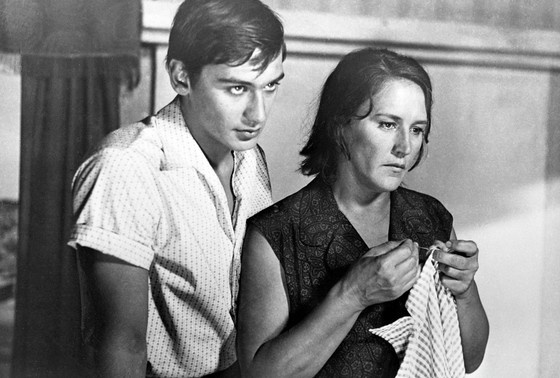    Кадр из фильма «Русское поле». В роли Федосьи Угрюмовой — Нонна Мордюкова, в роли Филиппа Угрюмова — Владимир Тихонов