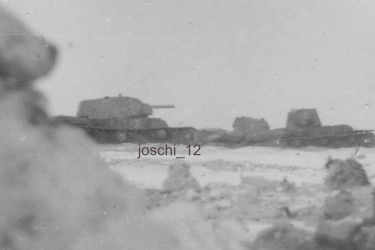 Танки КВ-1 из 1-го танкового батальона 123-й танковой бригады