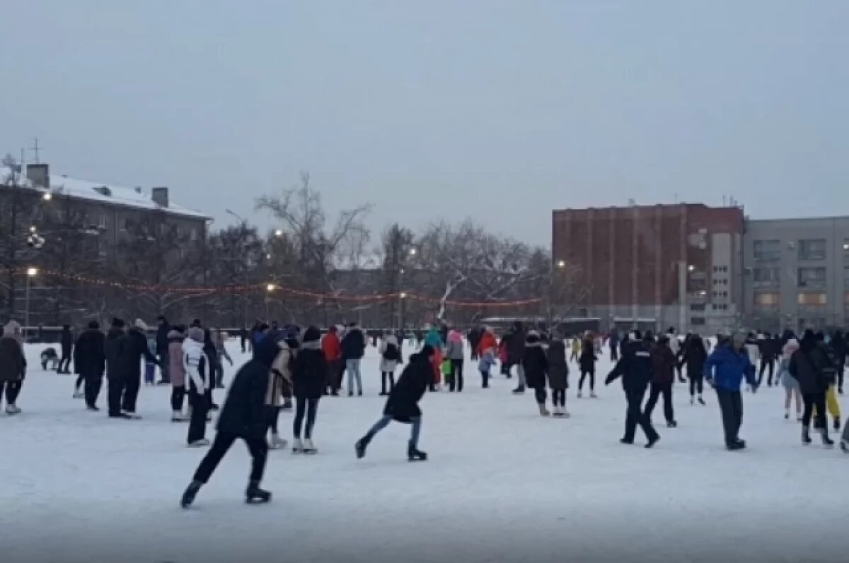    Огромный каток открылся на стадионе «Спартак» в Новосибирске