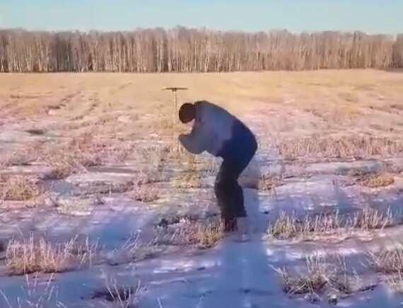 Конец ноября - Фишер уже давно перешел на зимний вариант шанцевого инструмента