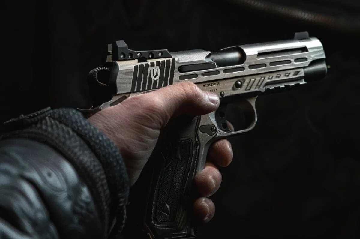    В Тюмени полиция ищет участников танцев со стрельбой во дворе жилого дома