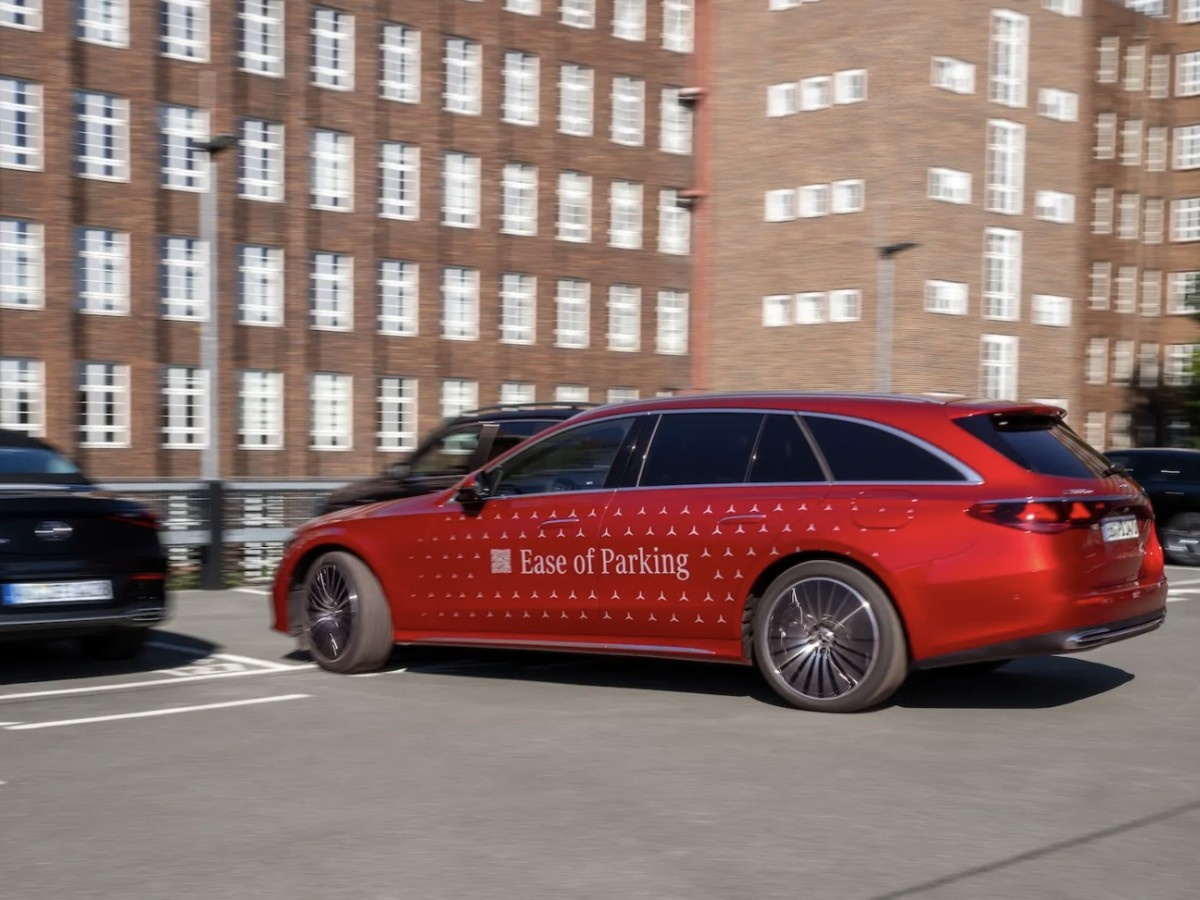    Mercedes-Benz улучшила технологию автопарковки