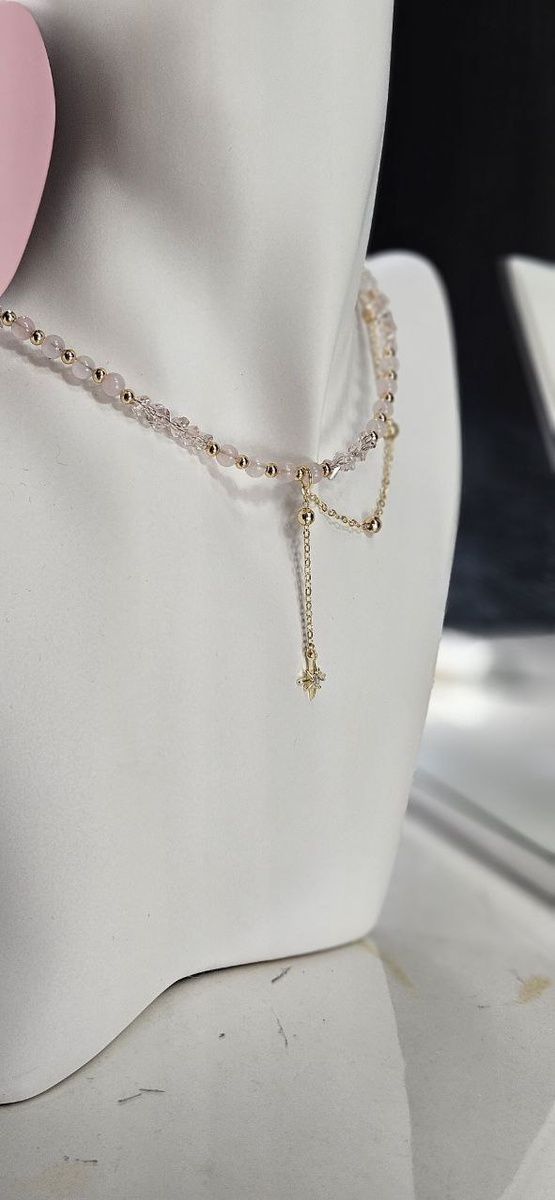 Колье из розового кварца и хрусталя