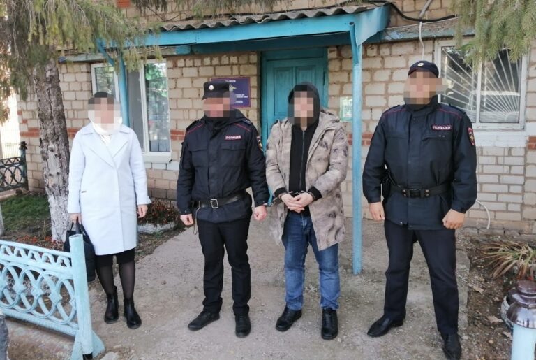    Тайно оформил 43 кредита на клиентов. В Оренбуржье задержан мастер по установке окон Кристина Просвиркина