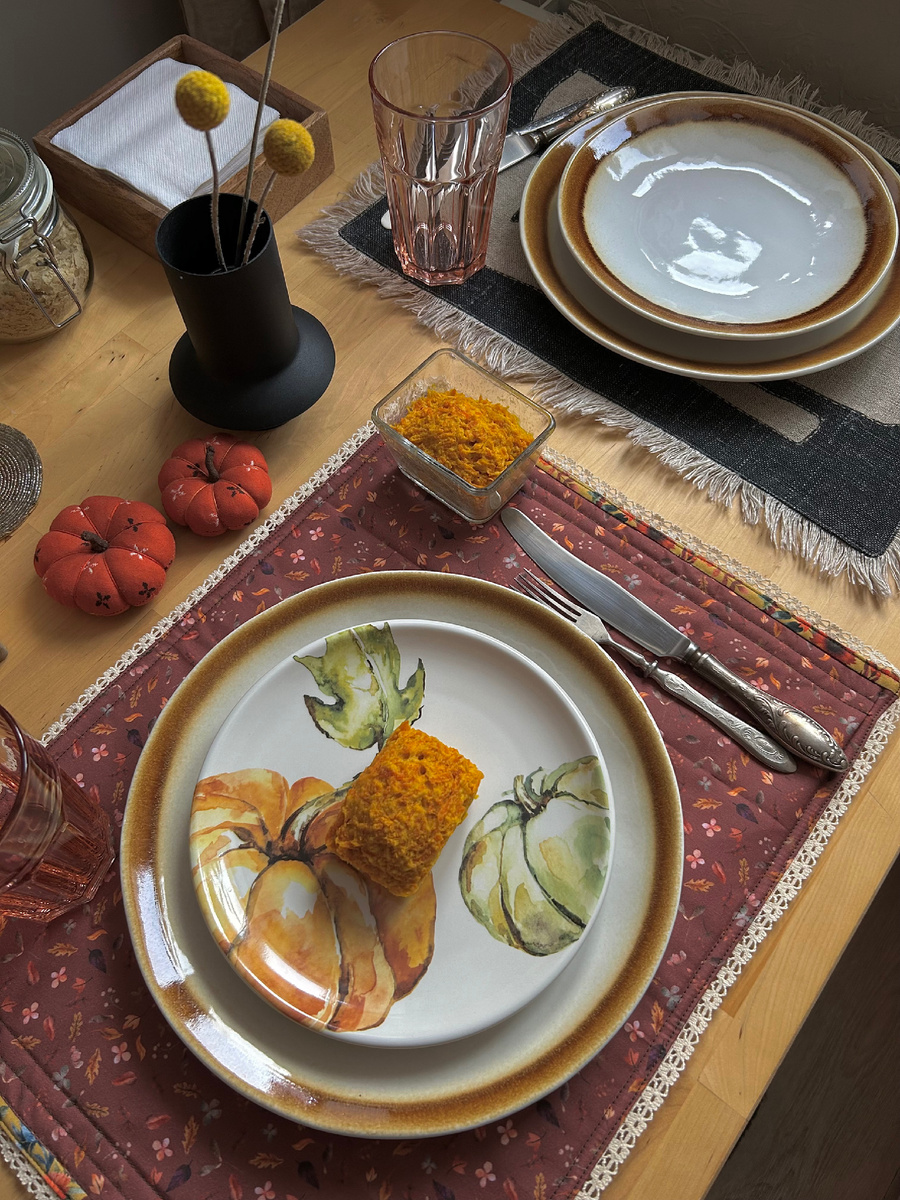 В последний день успела засервировать стол по осеннему.