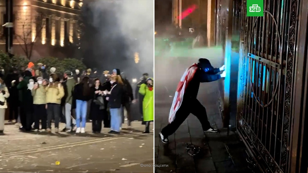   Протестующие пытаются сломать ворота у входа в парламент Грузиии