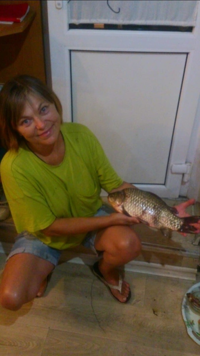 Зерка, когда поймала карася-лапоть :)