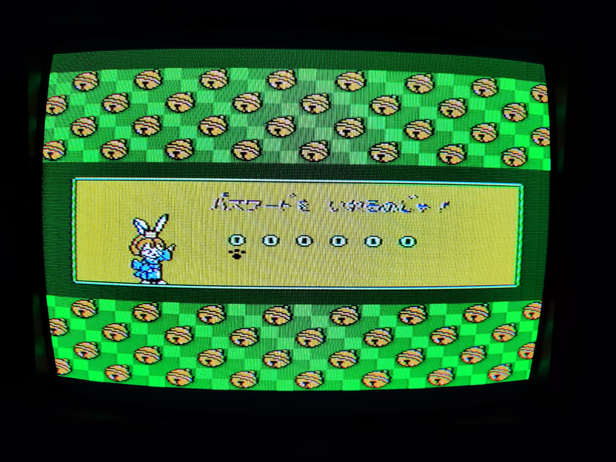 Фото сделаны мной. На фото игра "Ниндзя Коты" / "Кот Ниндзя". Оригинал игры "Kyatto Ninden Teyande" был разработан Tecmo, Tatsunoko Productions, Sotsu Agency, издан Tecmo  в 1991г. для Family Computer. Фото демонстрирует начальную заставку игры, а так же общий визуальный фон игры. Подробнее об этом рассказано в статье. Все материалы принадлежат правообладателям и размещены исключительно в информационных целях.