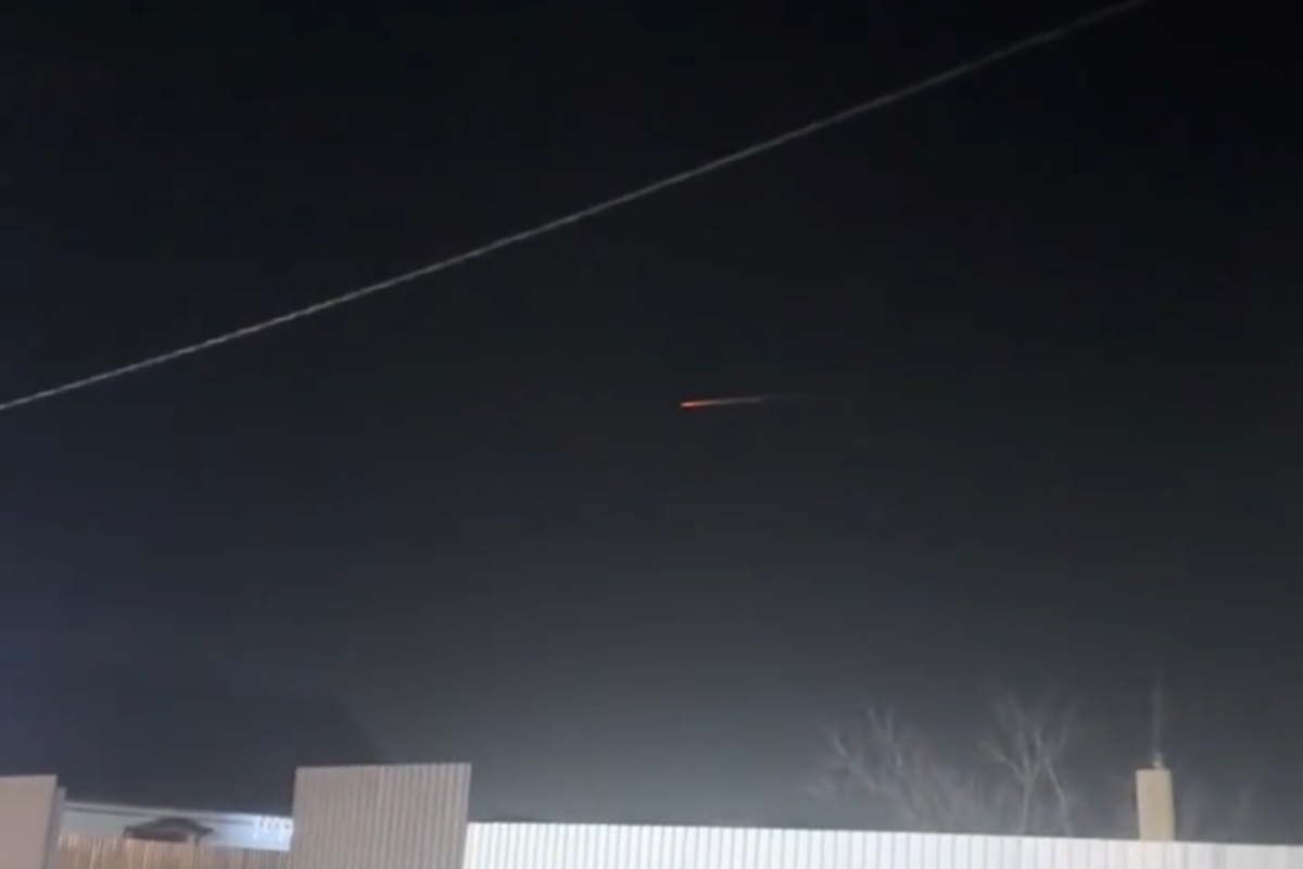    Ракета, болид или мусор: Что за неопознанный горящий объект пролетал вчера в небе над Оренбургом и Орском и что за грохот слышали жители?