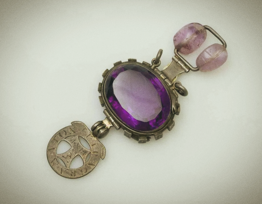  Пурпурный аметист. Изображение взято с Яндекс картинок.