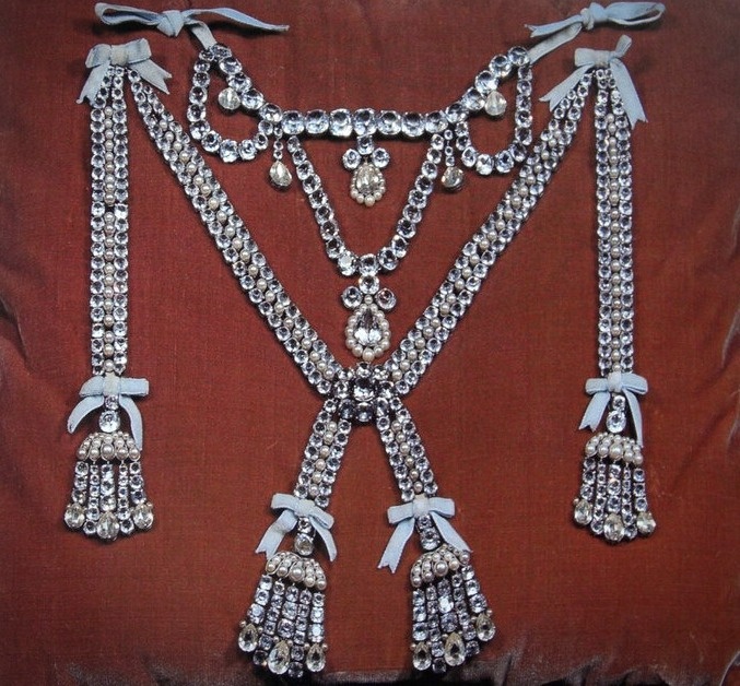 Ожерелье Марии-Антуанетты. Изображение взято с Яндекс картинок.