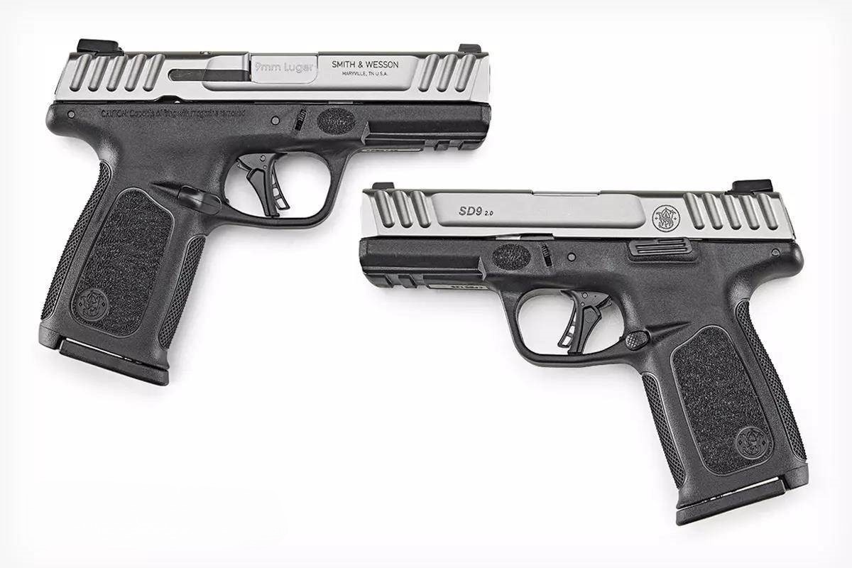 Smith & Wesson SD9 2.0 — это компактный пистолет с полимерной рамкой и ударно-спусковым механизмом. Он относится к числу самых доступных моделей бренда. 