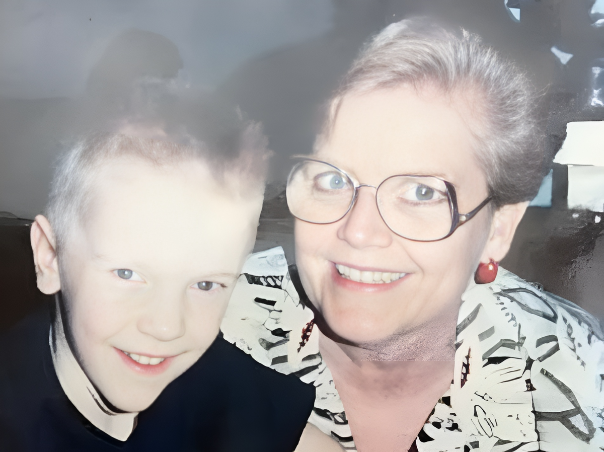 Кристофер со своей бабушкой