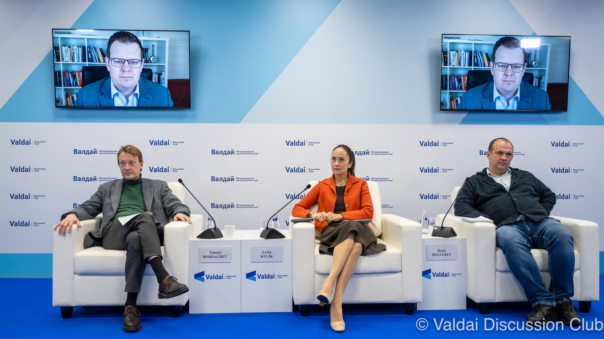 Тимофей Бордачёв, Лидия Кулик, Денис Дегтерёв, онлайн: Гленн Дисэн © Клуб «Валдай»
