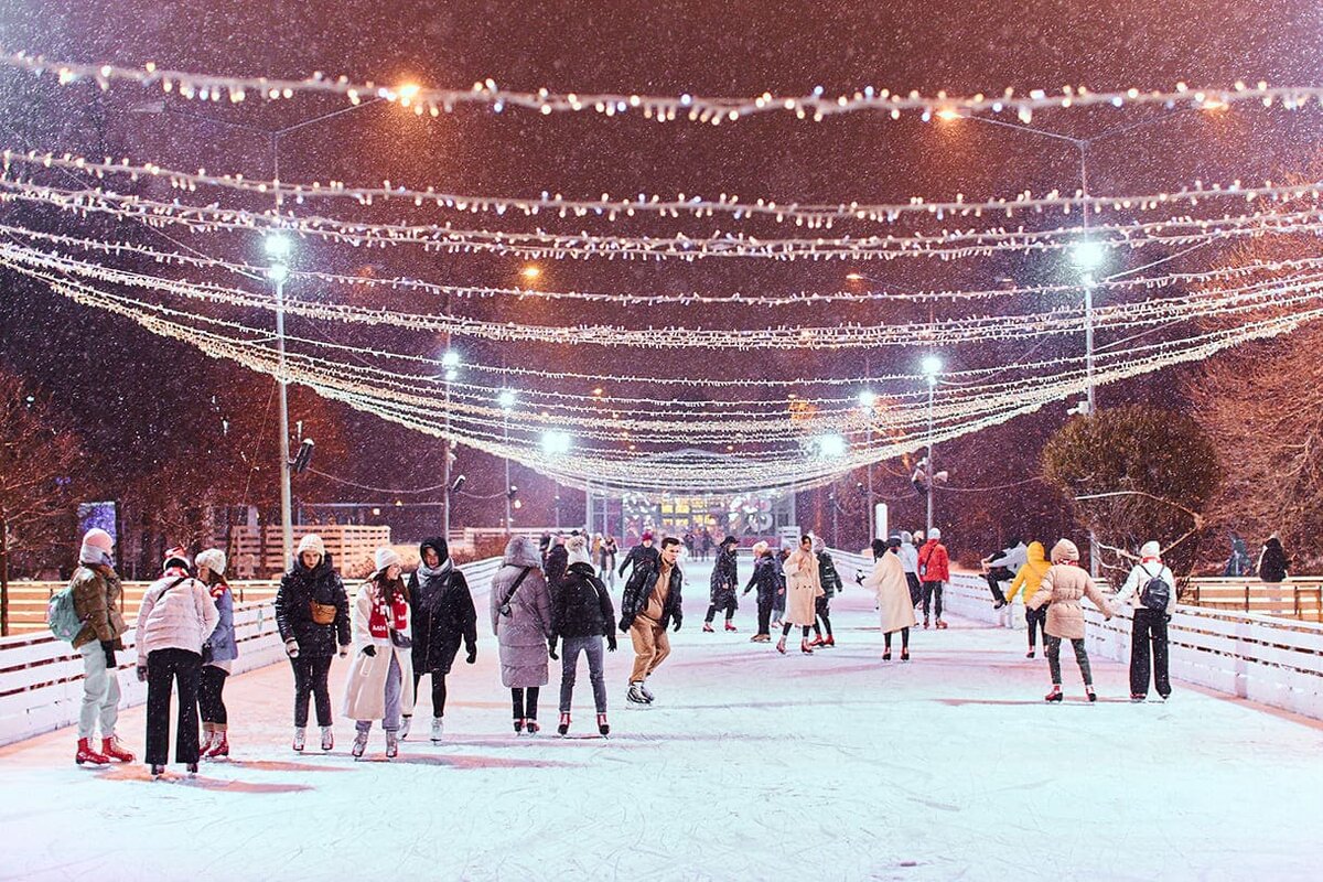 Горького. Каток парк горького. Каток с дорожками. Круглосуточные катки в москве с прокатом коньков. Каток около олимпийского.