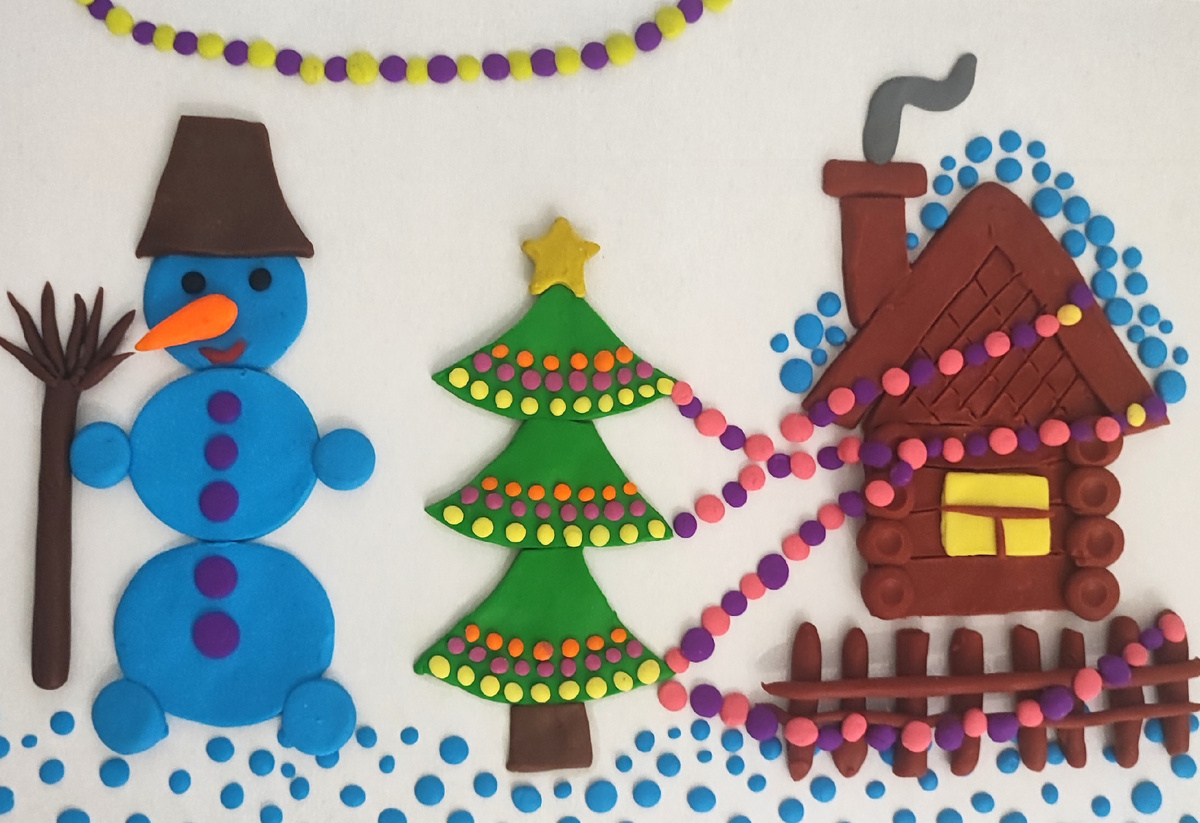 Готовый вариант зимней аппликации из пластилина на канале Лепим с Таней.