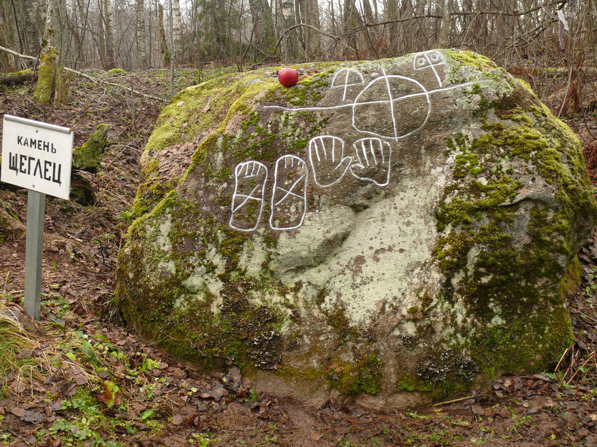 Рыкас Щеглец с надписью ТО РЪКЪСЬ. CC BY-SA 3.0