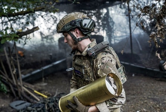   Военнослужащий вооруженных сил Украины в зоне боевых действий