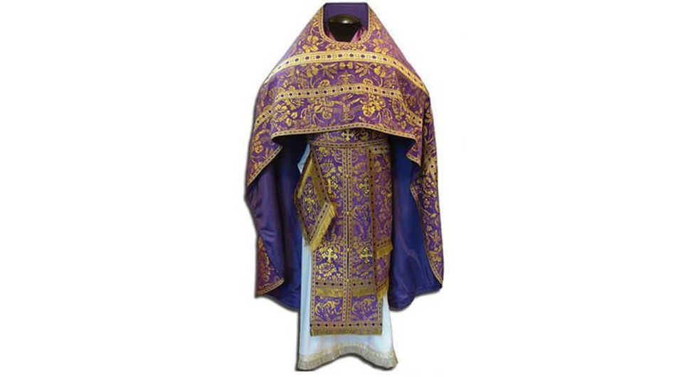 Цвет облачения на пантелеймона. Облачение иерея православной церкви. Красное иерейское облачение. Фелонь старообрядческая. Красное иерейское облачение.