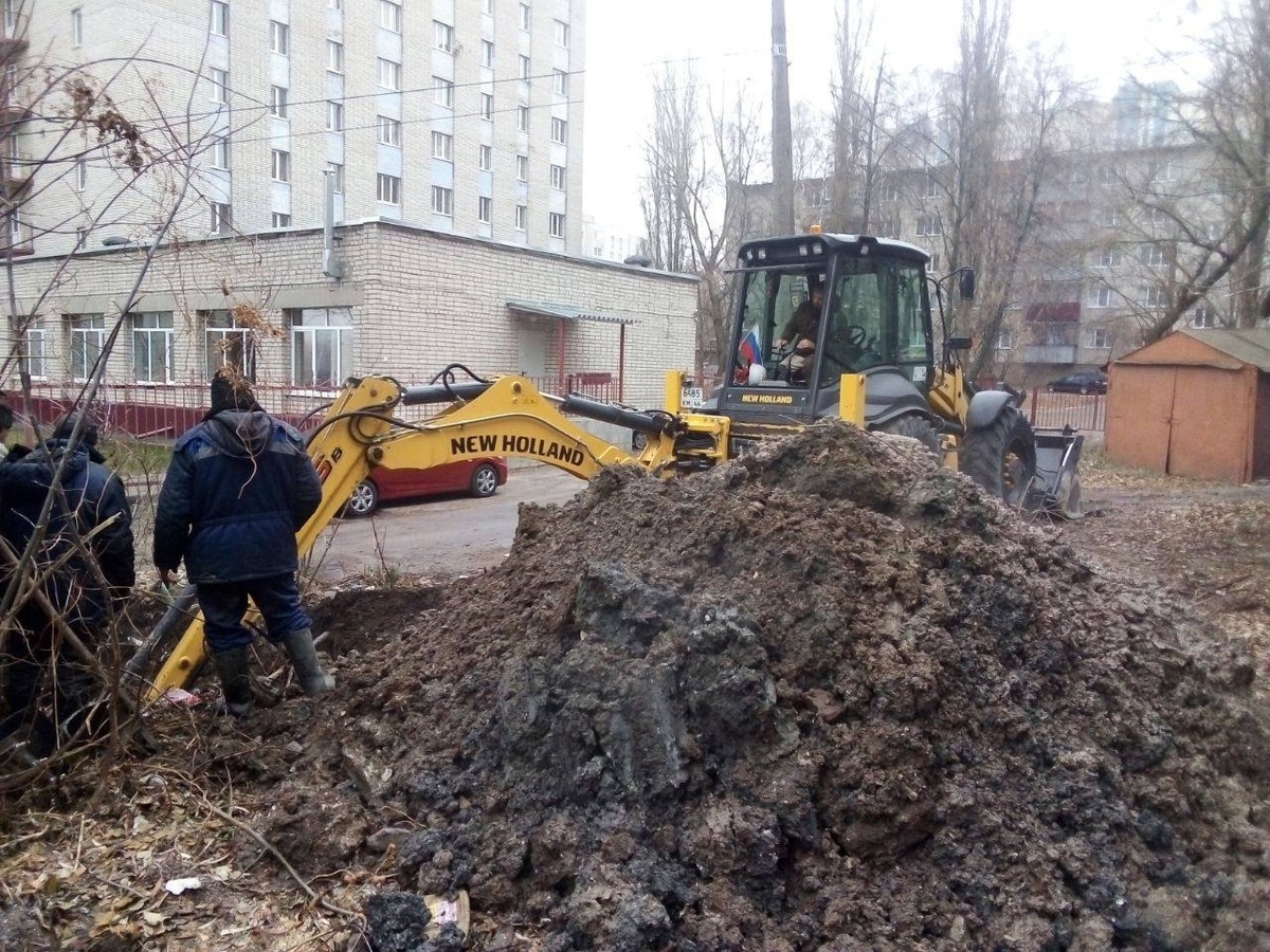    В Курске на улице Карла Макса специалисты устраняют последствия аварийной ситуации