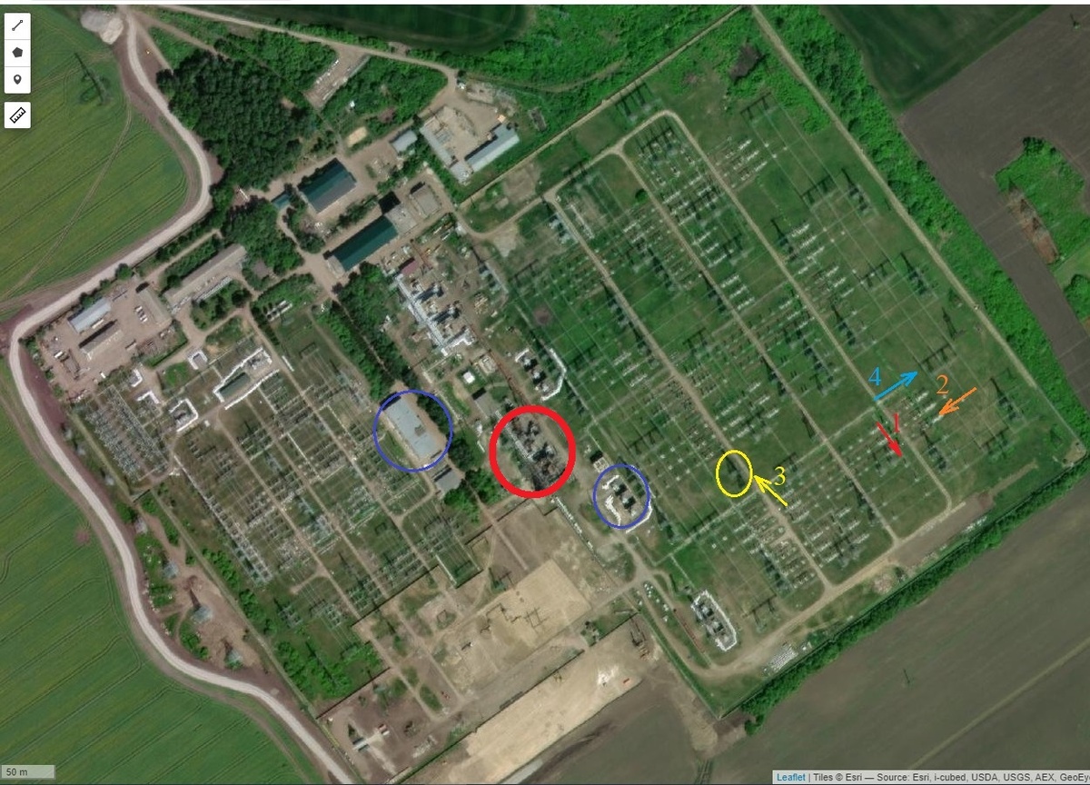 Сгоревшая группа обведена красным. Также хорошо видна защита из мешков вокруг шунтирующих реакторов (ШР) 750 кВ и автотрансформаторов 330 кВ.