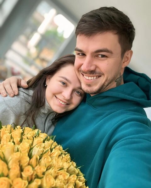    Влад Череватый с женой, фото: стархит