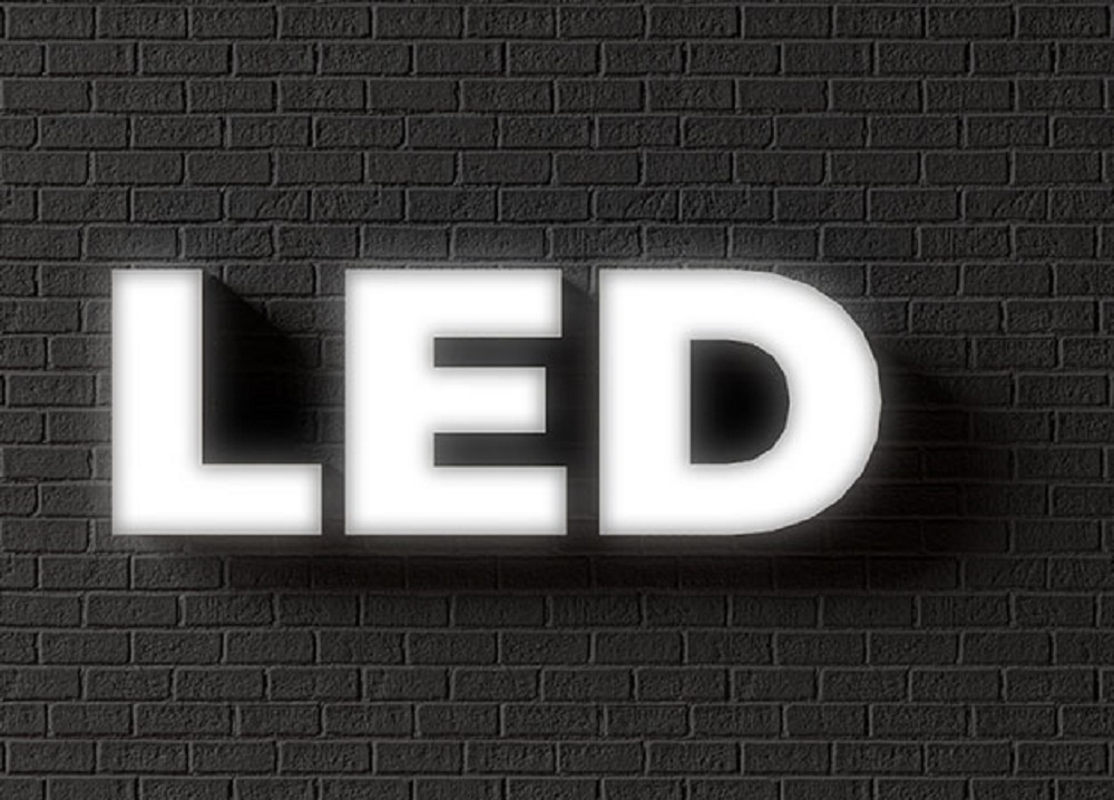 Когда дело доходит до создания яркой и энергоэффективной вывески, выбор очевиден: LED