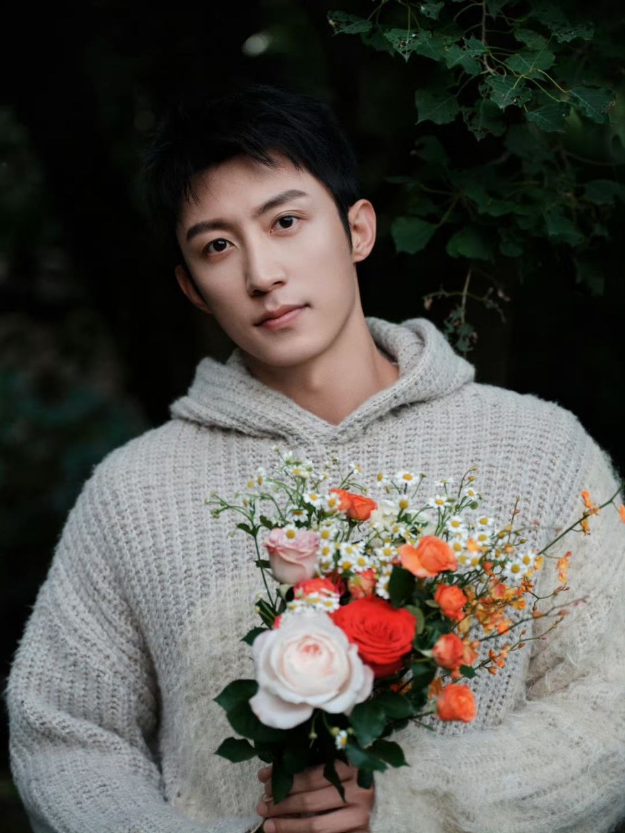 Хуан Цзинъюй, листайте галерею...