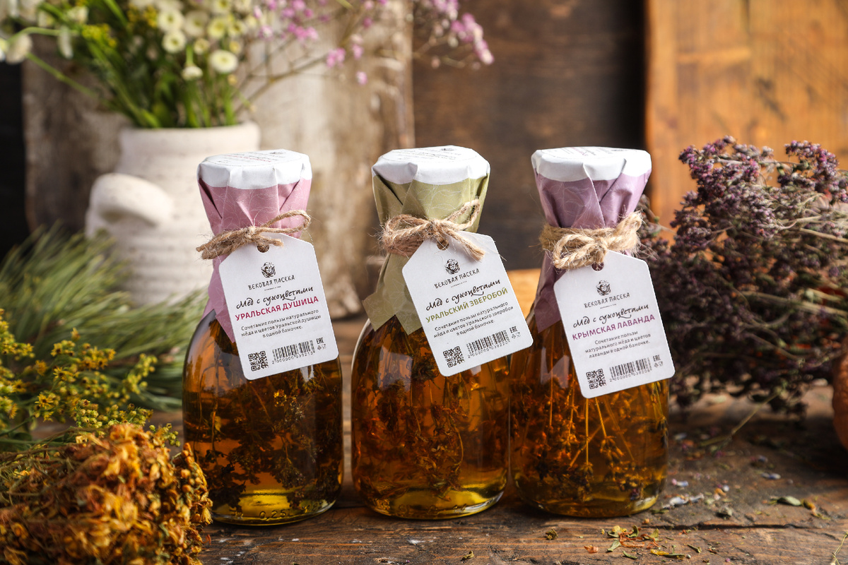 Мед с сухоцветами: зверобой, душица, лаванда