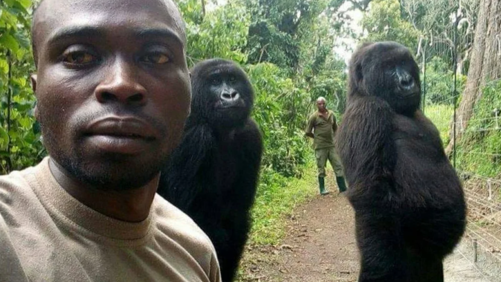 Трое детей, но третий-не похож на остальных!