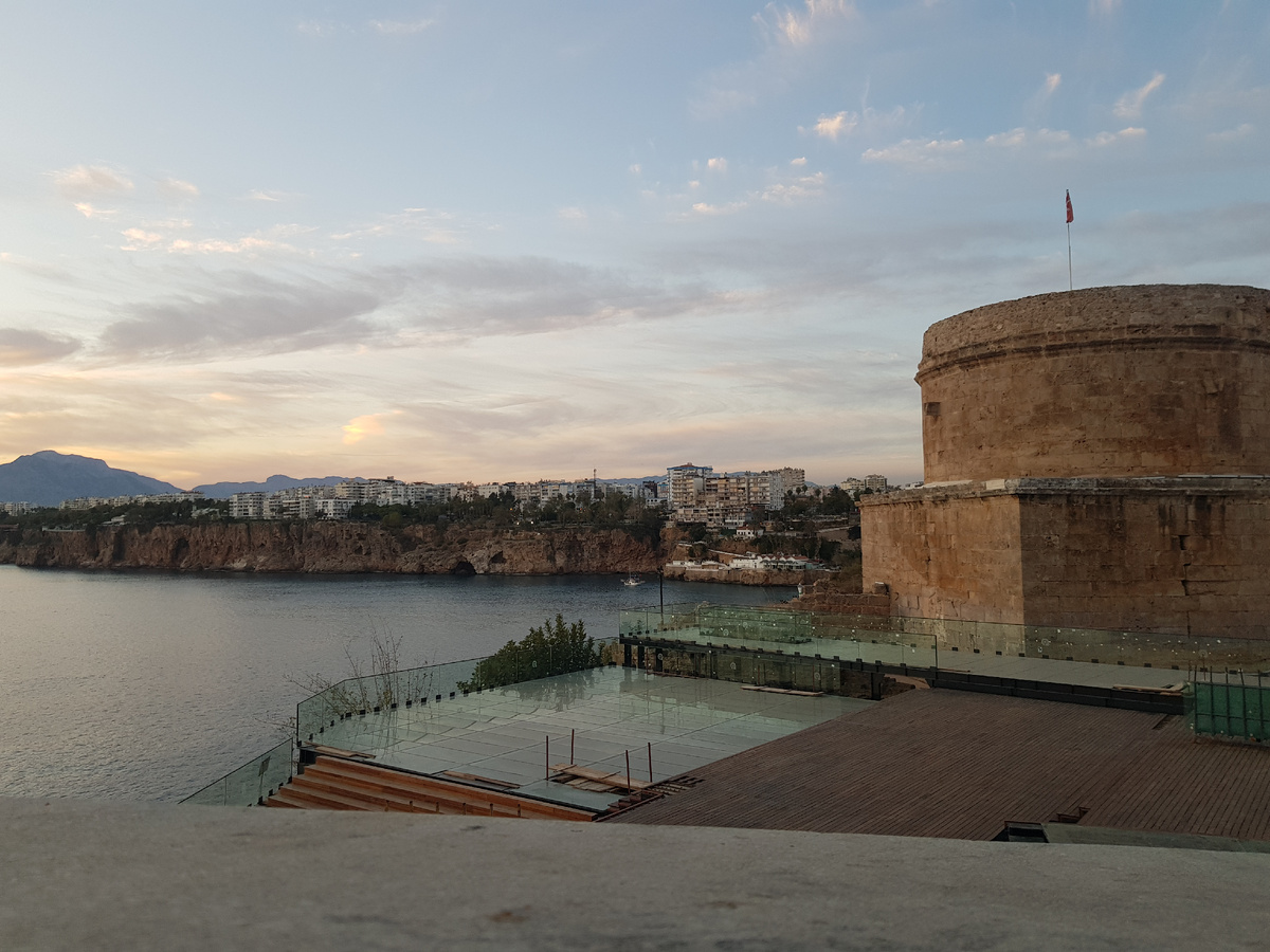 Башня Хыдырлык как часть городских стен, и смотровая площадка