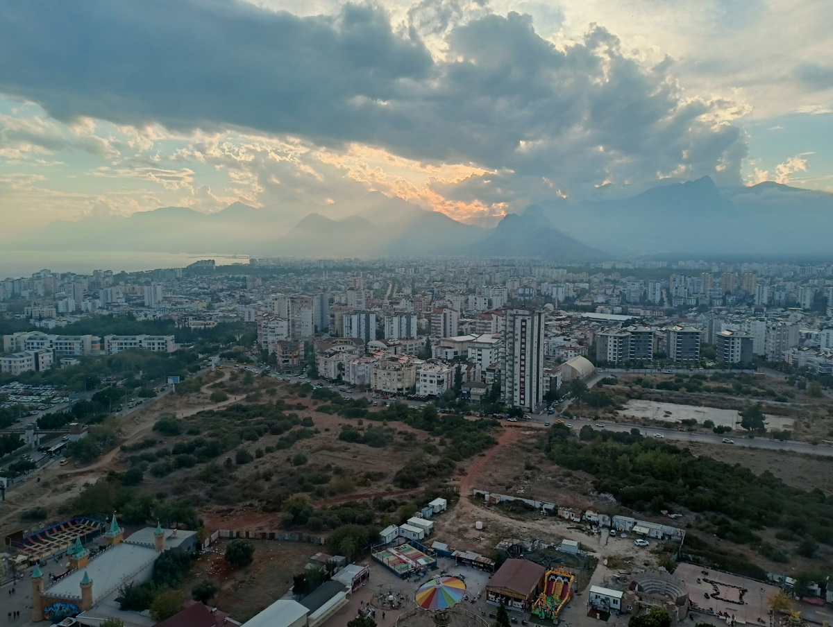 Можно посмотреть на город с высоты
