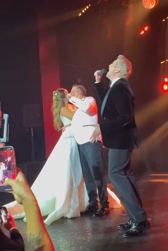    Николай Басков спел для молодоженов свои хиты и не только/ соцсети