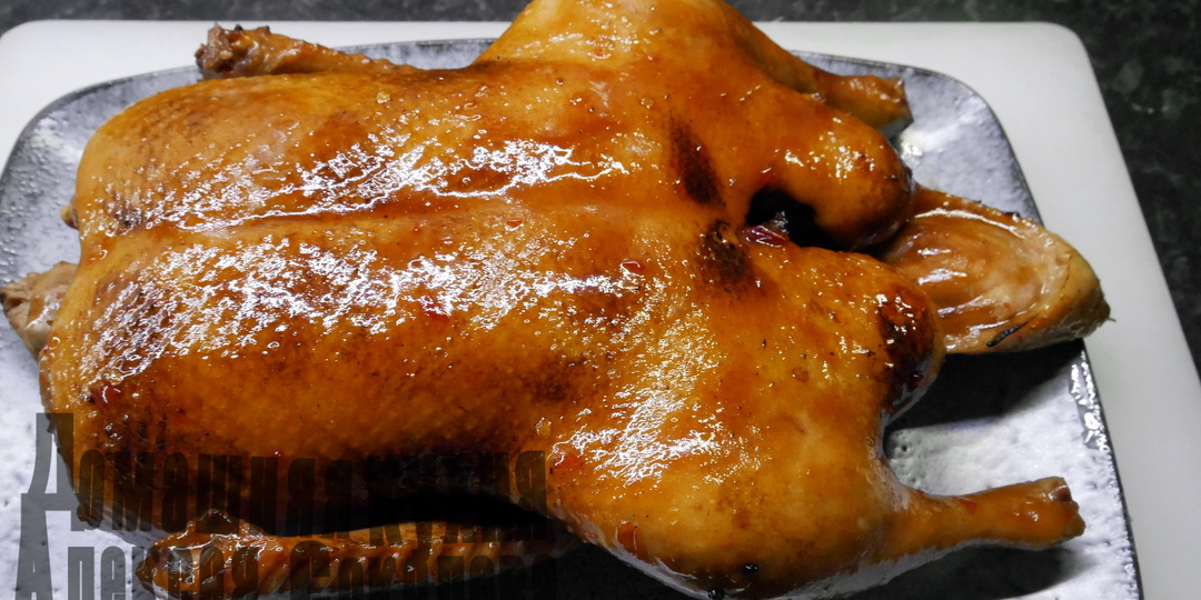 Уточка. Вареная. А потом запеченная. Нарядная. Целиком.