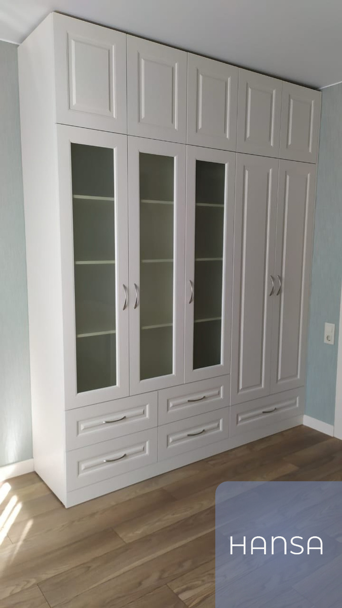 Шкаф для одежды с книжными полками от Hansa Mebel