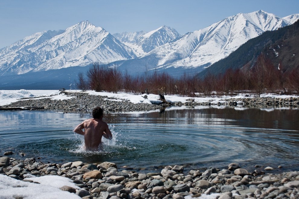 Закаливание в Сибире на Байкале