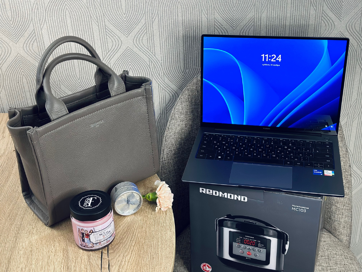 Подарки я люблю и получать, и дарить.