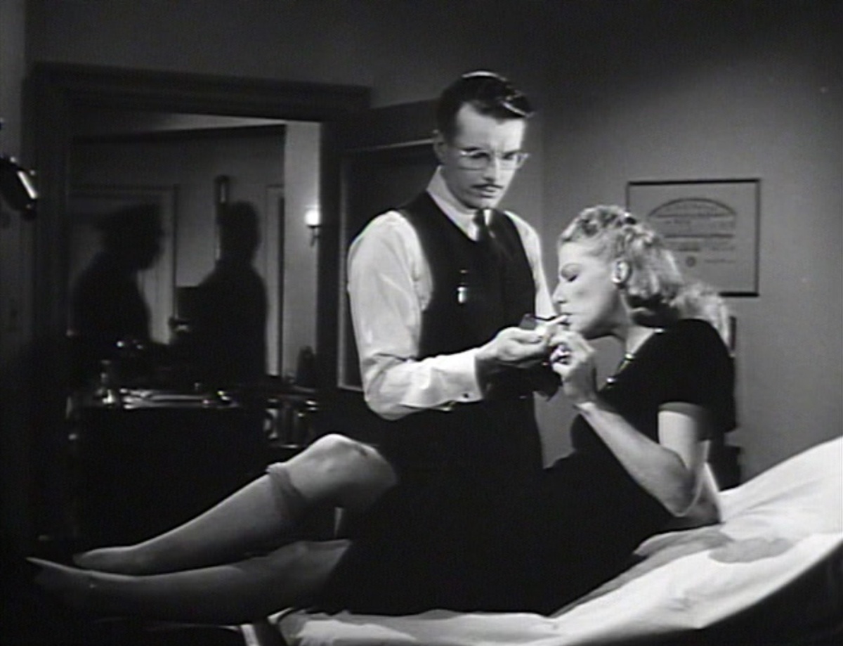 Молоденькая танцовщица стреляет сигарету у доктора - где такое видано?