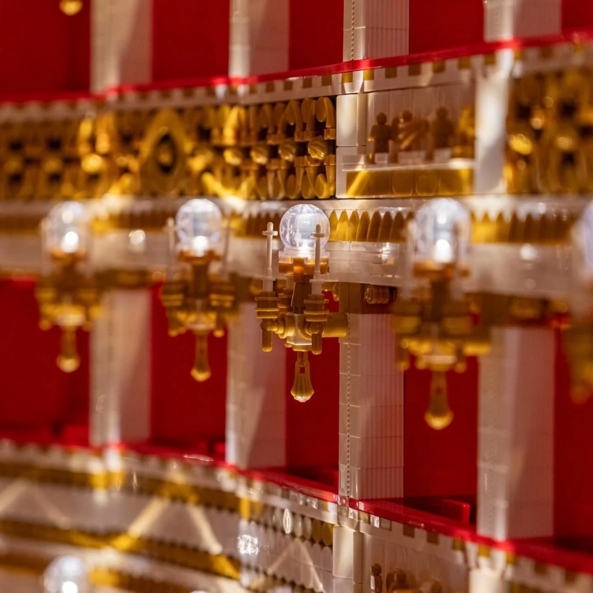    Умелец детально воссоздал из LEGO оперный театр «Сан-Карло»