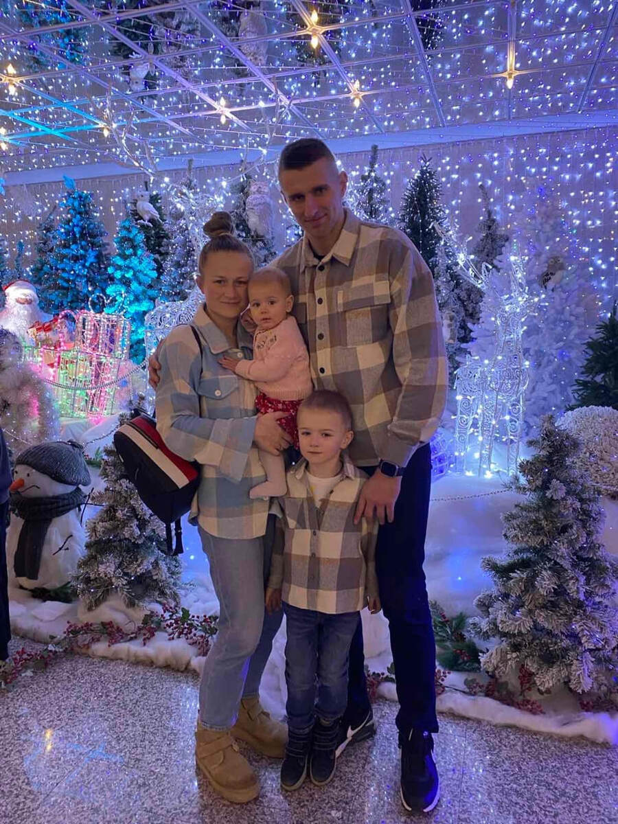    С супругой Алесей, дочерью Ариной и сыном Арсением