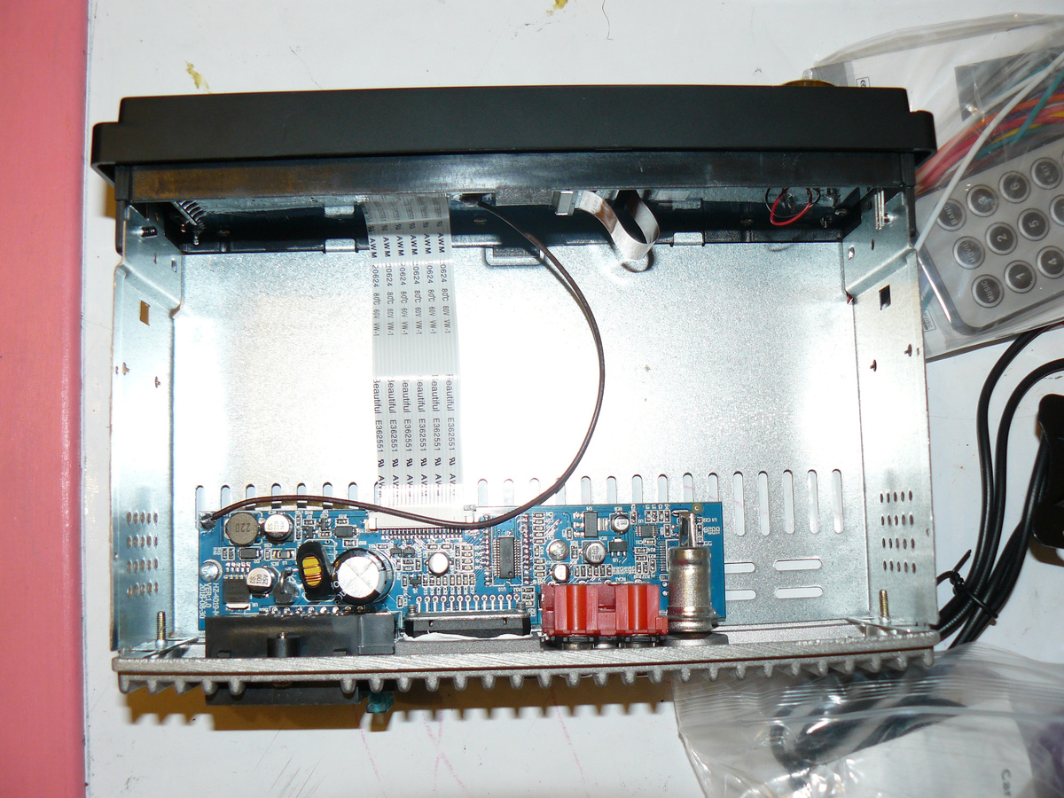 Эта недоделка ещё можно сказать хоть что-то ещё из себя представляют имея сзади мало мальски небольшой радиатор.