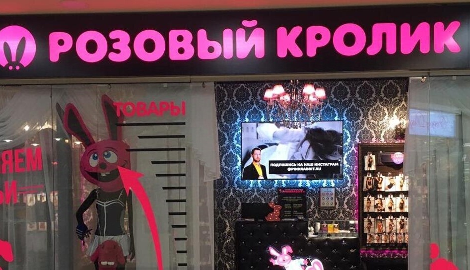 Муж немного поиронизировал на эту тему, но в магазин с женой сходил. 