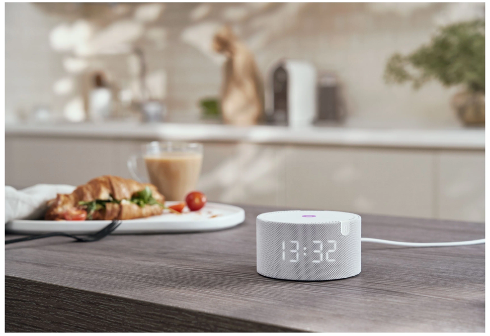 Умная колонка Яндекс Станция Мини с часами и Алисой на YandexGPT