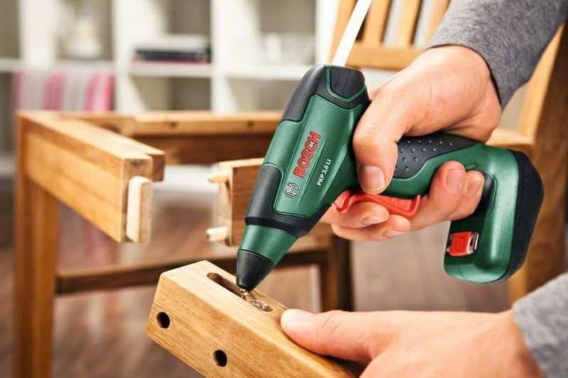 Лучшие клеевые пистолеты в 2025 году