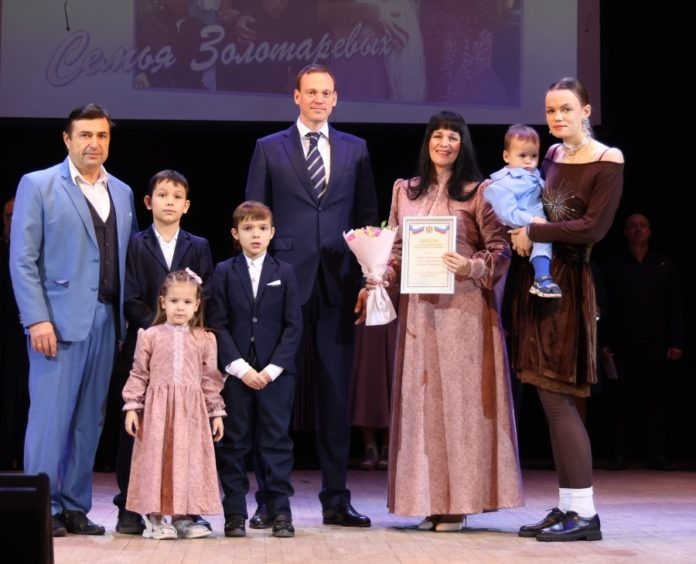 Многодетная семья Золотарёвых из Сапожковского района удостоена областной премии «Признание»
