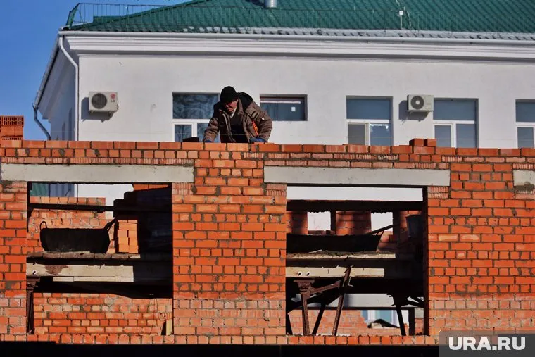 Строительство поликлиники по улице Томина должно завершиться в 2025 году
Фото: Екатерина Сычкова © URA.RU