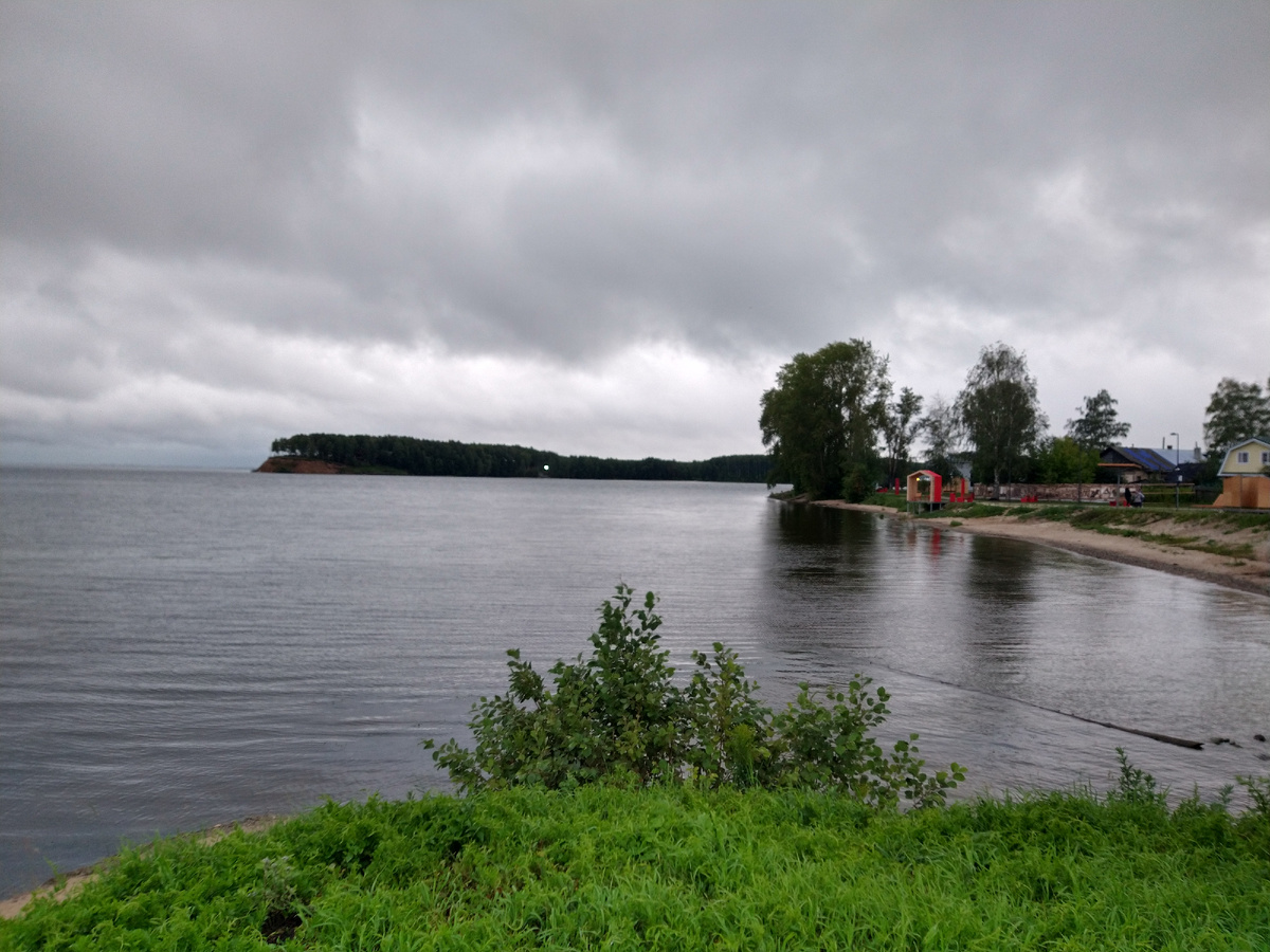 Живописное место. Слева Волга, а справа река Санахта