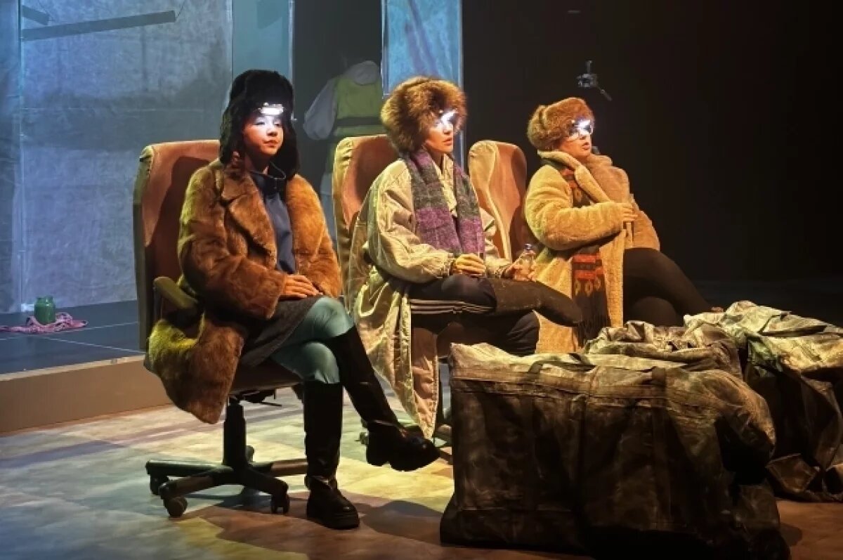    Постановка повествует о приключениях трёх женщин – Татьяны, Валентины и Любаши.